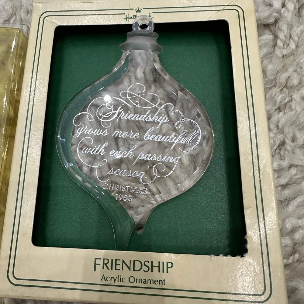 Hallmark vintage Holiday Christmas Ornament Set with lot of 4 - Picture 6 of 7